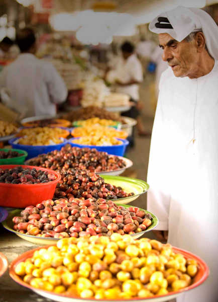 Leckereien auf dem Markt Souk al Qattara